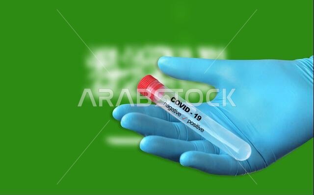 فحص للكشف عن وجود فيروس كورونا. أنبوب يحتوي على عينة مسحة ثبتت إصابتها بفيروس كوفيد-19. علم المملكة العربية السعودية في الخلفية.