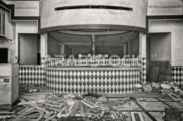 مجموعة صور مطعم في حالة تراجع بتقنية HDR