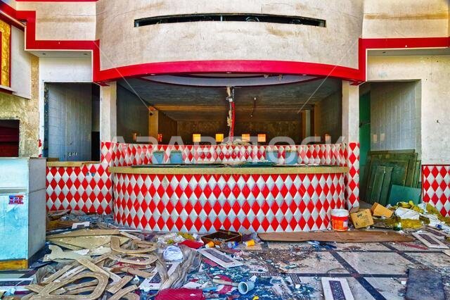 مجموعة صور مطعم في حالة تراجع بتقنية HDR