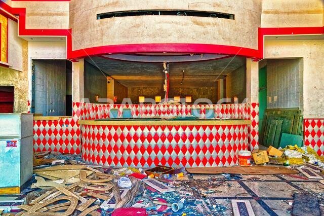 مجموعة صور مطعم في حالة تراجع بتقنية HDR