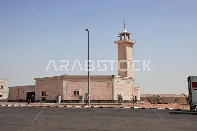 المسجد الواقع في محطة وقود في الصحراء، المملكة العربية السعودية