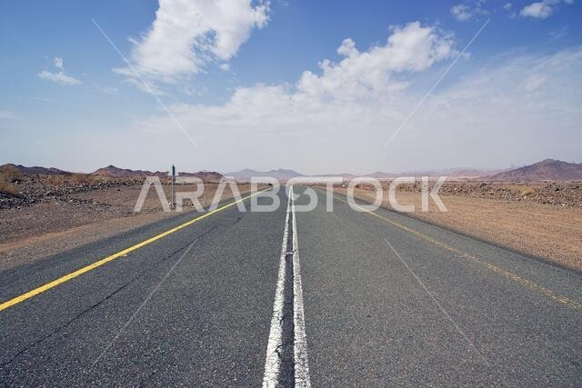 الطريق في وادي الشاق العظيم، المملكة العربية السعودية