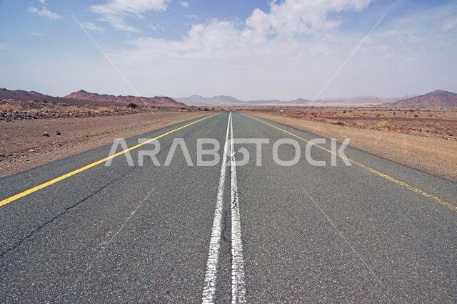 الطريق في وادي الشاق العظيم، المملكة العربية السعودية