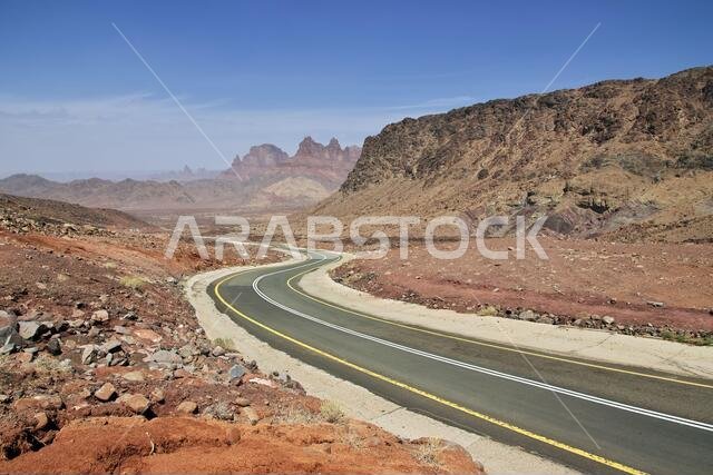 الطريق في وادي الشاق العظيم، المملكة العربية السعودية