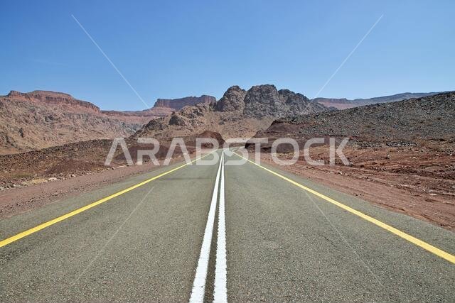 الطريق في وادي الشاق العظيم، المملكة العربية السعودية