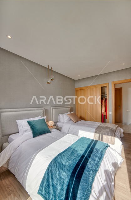 صورة لغرفة نوم  في شقة سكنية بتصاميم عصرية  جذابة ، ديكورات رائعة ، أثاث منزلي راقي ، تصاميم فخمة و جميلة ، شقق سكنية سياحية ، أوتيل ، فنادق فاخرة