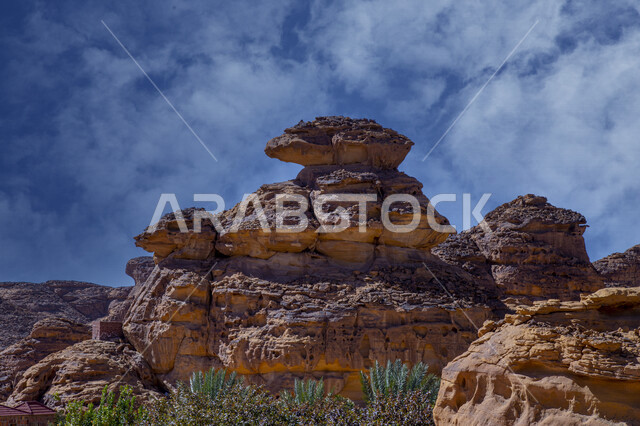 التكوينات والتشكيلات الصخرية الطبيعية في مدينة العلا بالمملكة العربية السعودية، المعالم التاريخية الأثرية السياحية، جمال الطبيعة الصحراوية، الجبال الصخرية في محافظة العلا، السياحة في السعودية