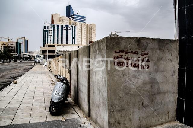 RIYADH, SAUDI ARABIA - Nov 23, 2018: Photo de rue, prise de vue en perspective en milieu urbain à Riyadh, Arabie Saoudite