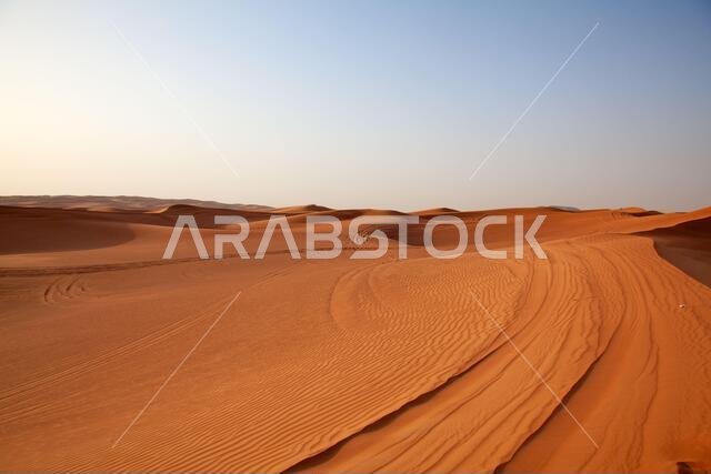 رمال حمراء "صحراء عربية" بالقرب من الرياض، المملكة العربية السعودية