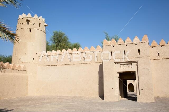 قلعة جاهلي الشهيرة في واحة العين، الإمارات العربية المتحدة قلعة جاهلي الشهيرة في واحة العين، الإمارات العربية المتحدة