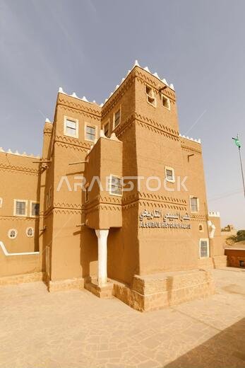 قصر السبيعي التاريخي في شقراء، المملكة العربية السعودية. تم ترميم هذا المنزل على الطريقة التقليدية باستخدام الطوب الطيني.