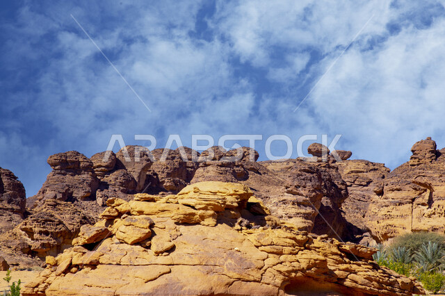 التكوينات والتشكيلات الصخرية الطبيعية في مدينة العلا بالمملكة العربية السعودية، المعالم التاريخية الأثرية السياحية، جمال الطبيعة الصحراوية، الجبال الصخرية في محافظة العلا، السياحة في السعودية