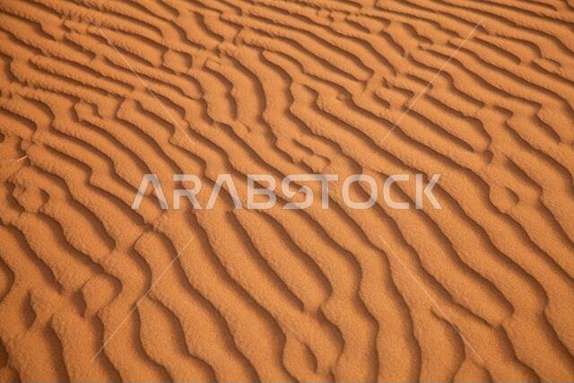رمال حمراء "صحراء عربية" بالقرب من الرياض، المملكة العربية السعودية رمال حمراء "صحراء عربية" بالقرب من الرياض، المملكة العربية السعودية