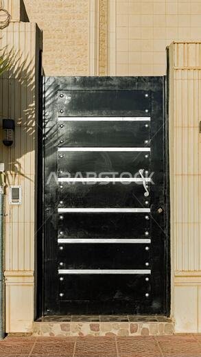Saudi Arabian doors