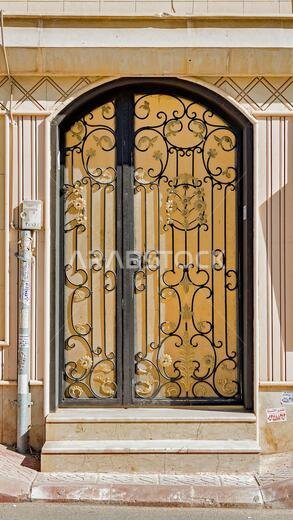 Saudi Arabian doors