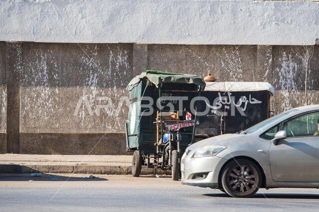 الدار البيضاء، المغرب: 09/07/2019: حركة المرور في وسط مدينة الدار البيضاء بالمغرب، في يوم صيفي. الشوارع مكتظة بالسيارات.