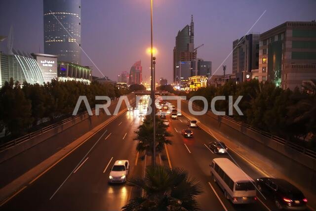الشارع الواقع في وسط مدينة الرياض، المملكة العربية السعودية