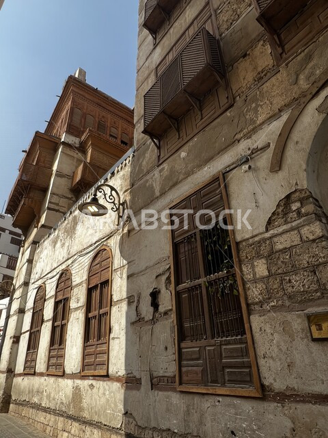 المدينة التاريخية في جدة بتصميم معماري عربي و إسلامي قديم ، أماكن سياحية تاريخية في المملكة العربية السعودية ، معالم تاريخية في جدة البلد ، مدينة جدة التاريخية ، المباني الأثرية في البلد التاريخي في مدينة جدة