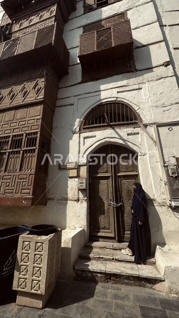 المدينة التاريخية في جدة بتصميم معماري عربي و إسلامي قديم ، أماكن سياحية تاريخية في المملكة العربية السعودية ، معالم تاريخية في جدة البلد ، مدينة جدة التاريخية ، المباني الأثرية في البلد التاريخي في مدينة جدة