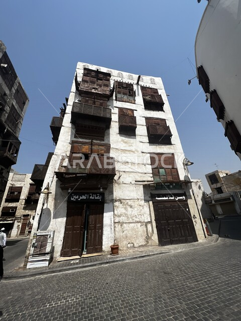 المدينة التاريخية في جدة بتصميم معماري عربي و إسلامي قديم ، أماكن سياحية تاريخية في المملكة العربية السعودية ، معالم تاريخية في جدة البلد ، مدينة جدة التاريخية ، المباني الأثرية في البلد التاريخي في مدينة جدة