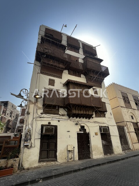 المدينة التاريخية في جدة بتصميم معماري عربي و إسلامي قديم ، أماكن سياحية تاريخية في المملكة العربية السعودية ، معالم تاريخية في جدة البلد ، مدينة جدة التاريخية ، المباني الأثرية في البلد التاريخي في مدينة جدة