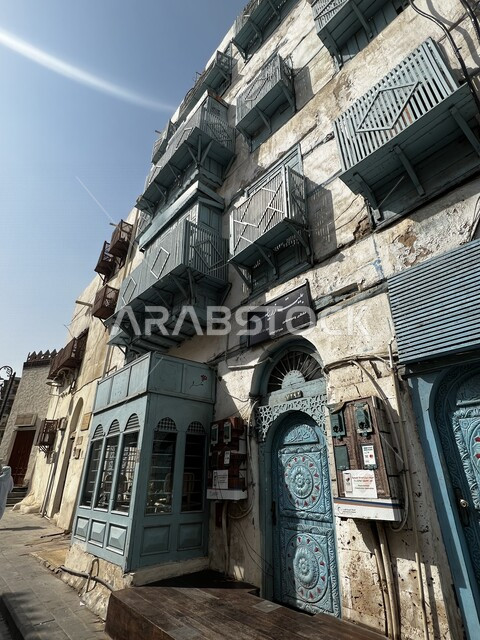 المدينة التاريخية في جدة بتصميم معماري عربي و إسلامي قديم ، أماكن سياحية تاريخية في المملكة العربية السعودية ، معالم تاريخية في جدة البلد ، مدينة جدة التاريخية ، المباني الأثرية في البلد التاريخي في مدينة جدة