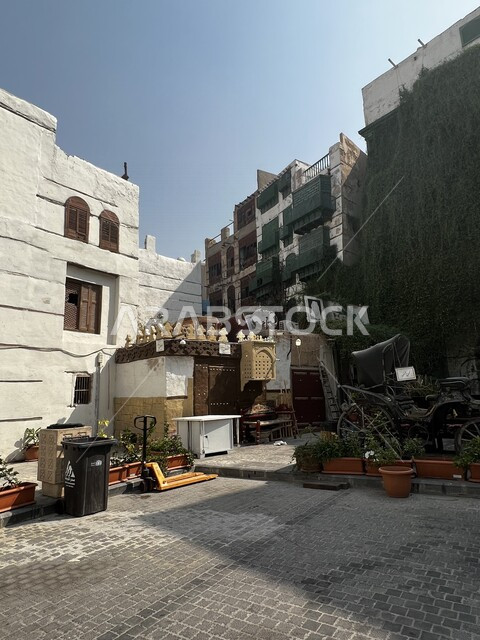 المدينة التاريخية في جدة بتصميم معماري عربي و إسلامي قديم ، أماكن سياحية تاريخية في المملكة العربية السعودية ، معالم تاريخية في جدة البلد ، مدينة جدة التاريخية ، المباني الأثرية في البلد التاريخي في مدينة جدة