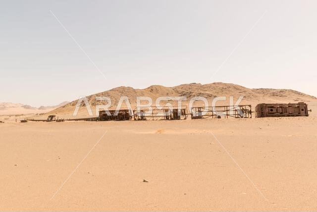 قطار مُفجّر على خط سكة حديد الحجاز العثماني التاريخي في مدينة الهديجة بالمملكة العربية السعودية قطار مُفجّر على خط سكة حديد الحجاز العثماني التاريخي في مدينة الهديجة بالمملكة العربية السعودية