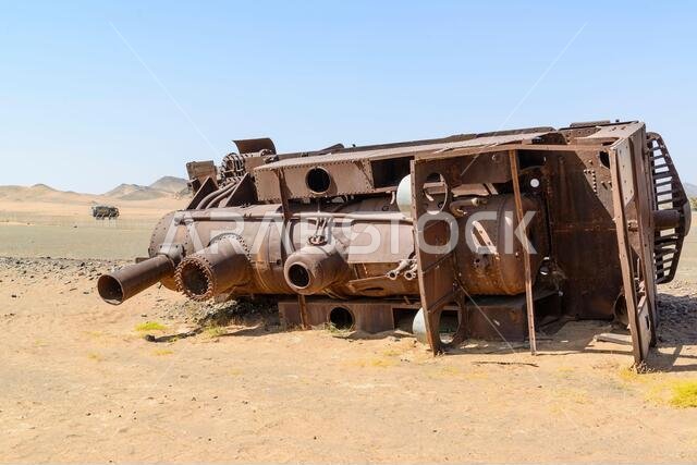 قطار مُفجّر على خط سكة حديد الحجاز العثماني التاريخي في مدينة الهديجة بالمملكة العربية السعودية