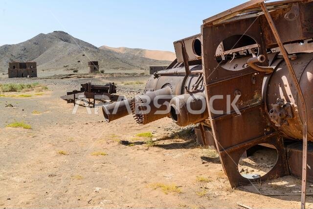 قطار مُفجّر على خط سكة حديد الحجاز العثماني التاريخي في مدينة الهديجة بالمملكة العربية السعودية