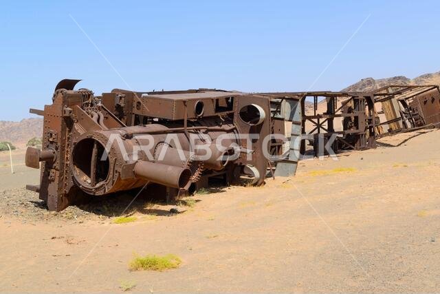 قطار مُفجّر على خط سكة حديد الحجاز العثماني التاريخي في مدينة الهديجة بالمملكة العربية السعودية