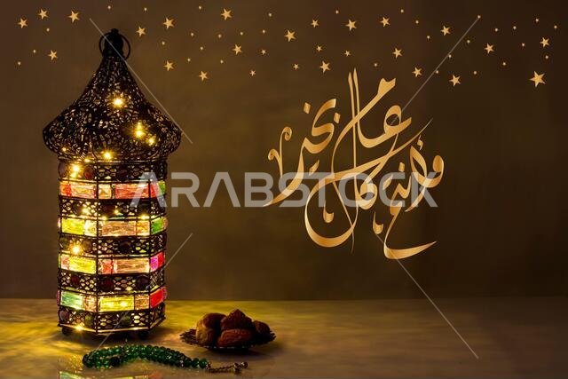 بطاقة تهنئة رمضانية - خط عربي - ترجمة: رمضان كريم