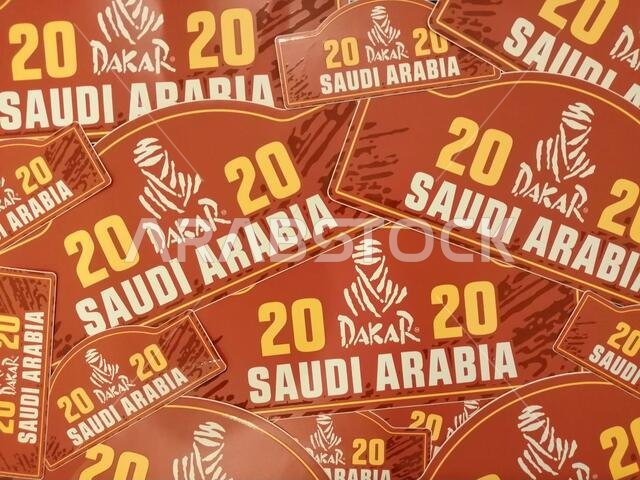 الشعار الرسمي لرالي داكار 2020 في المملكة العربية السعودية. يُقام أصعب رالي في العالم في المملكة العربية السعودية في الفترة من 5 إلى 17 يناير 2020.