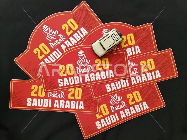 الشعار الرسمي لرالي داكار 2020 في المملكة العربية السعودية. يُقام أصعب رالي في العالم في المملكة العربية السعودية في الفترة من 5 إلى 17 يناير 2020. الشعار الرسمي لرالي داكار 2020 في المملكة العربية السعودية. يُقام أصعب رالي في العالم في المملكة العربية السعودية في الفترة من 5 إلى 17 يناير 2020.
