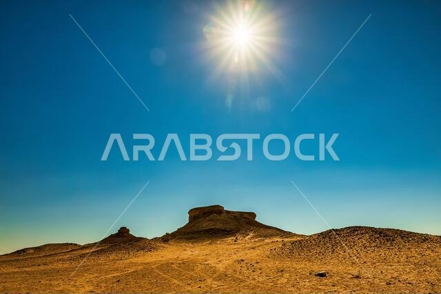 منظر صحراوي بالقرب من السرار في المملكة العربية السعودية.