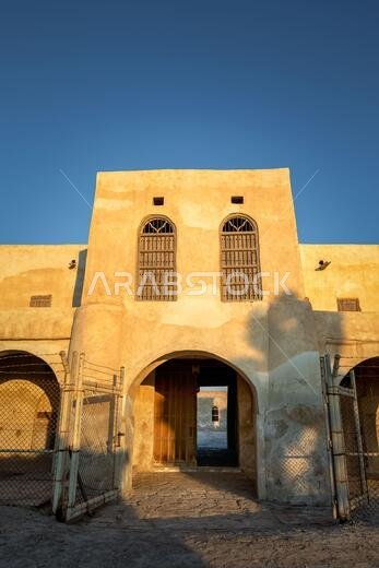 مدخل ميناء العقير التاريخي القديم في المملكة العربية السعودية.