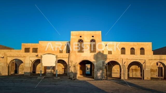مدخل ميناء العقير التاريخي القديم في المملكة العربية السعودية.
