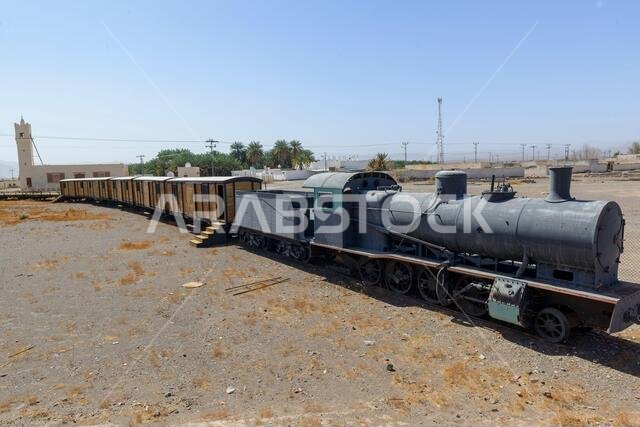 محطة البوير. إحدى محطات سكة حديد الحجاز القديمة، حيث يمكنك مشاهدة قطار شبه مكتمل وعدة عربات. المملكة العربية السعودية