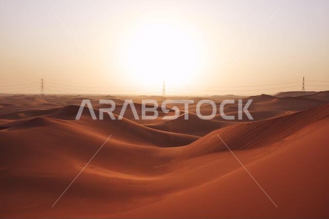 شروق شمس ساطع على الكثبان الرملية الحمراء لصحراء الدهناء في الرياض، المملكة العربية السعودية. بدايات جديدة، رمز للأمل ومستقبل أكثر إشراقاً. شروق شمس ساطع على الكثبان الرملية الحمراء لصحراء الدهناء في الرياض، المملكة العربية السعودية. بدايات جديدة، رمز للأمل ومستقبل أكثر إشراقاً.