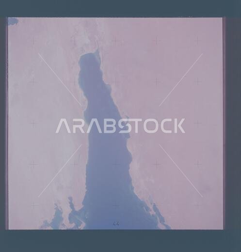 AST-14-966 - مشروع اختبار أبولو سويوز - مشروع اختبار أبولو سويوز، قطر، المملكة العربية السعودية، خليج البحرين، صورة مُفرطة التعريض؛ النطاق والمحتوى: يصفها قاعدة البيانات الأصلية على النحو التالي: الوصف: مشروع اختبار أبولو سويوز (ASTP)، قطر، المملكة العربية السعودية، خليج البحرين، صورة مُفرطة التعريض. التُقطت الصورة في الدورة 40. التوقيت العالمي المنسق (GMT) للصورة 199:09:50، الوقت المنقضي على الأرض (GET) 62:00، الارتفاع 226 كم. مجلة الفيلم الأصلية: CT-02، لفة المختبر 14؛ بيانات الكاميرا: هاسيلبل AST-14-966 - مشروع اختبار أبولو سويوز - مشروع اختبار أبولو سويوز، قطر، المملكة العربية السعودية، خليج البحرين، صورة مُفرطة التعريض؛ النطاق والمحتوى: يصفها قاعدة البيانات الأصلية على النحو التالي: الوصف: مشروع اختبار أبولو سويوز (ASTP)، قطر، المملكة العربية السعودية، خليج البحرين، صورة مُفرطة التعريض. التُقطت الصورة في الدورة 40. التوقيت العالمي المنسق (GMT) للصورة 199:09:50، الوقت المنقضي على الأرض (GET) 62:00، الارتفاع 226 كم. مجلة الفيلم الأصلية: CT-02، لفة المختبر 14؛ بيانات الكاميرا: هاسيلبل