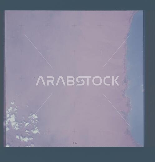 AST-14-949 - مشروع اختبار أبولو سويوز - مشروع اختبار أبولو سويوز، المملكة العربية السعودية، اليمن، البحر الأحمر، أبو عريش؛ النطاق والمحتوى: يصفها قاعدة البيانات الأصلية على النحو التالي: الوصف: مشروع اختبار أبولو سويوز (ASTP)، المملكة العربية السعودية، اليمن، البحر الأحمر، أبو عريش. التُقطت الصورة في الدورة 40. التوقيت العالمي المنسق (GMT) للصورة 199:09:47، الوقت المنقضي على الأرض (GET) 61:57، الارتفاع 224 كم. مجلة الفيلم الأصلية: CT-02، لفة المختبر 14؛ بيانات الكاميرا: هاسيلبلاد، 70 مم، بيانات 