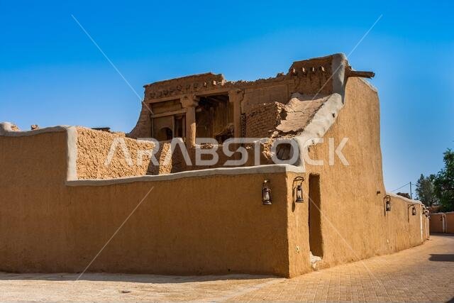 العمارة العربية التقليدية المبنية من الطوب اللبن في المجمعة، المملكة العربية السعودية