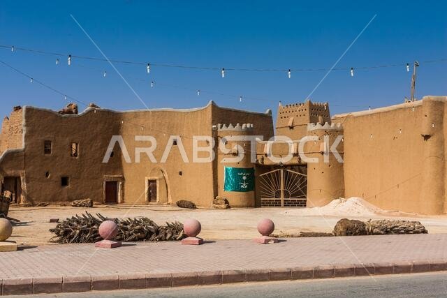 العمارة العربية التقليدية المبنية من الطوب اللبن في المجمعة، المملكة العربية السعودية