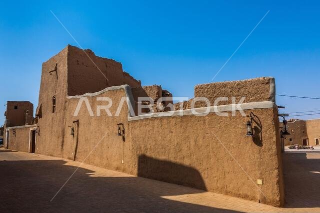 العمارة العربية التقليدية المبنية من الطوب اللبن في المجمعة، المملكة العربية السعودية