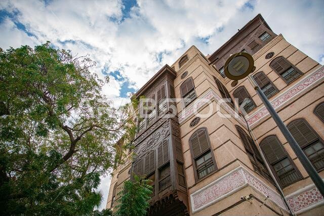 مدينة جدة التاريخية، منزل ناصيف التاريخي، في سماء ملبدة بالغيوم. تراث سعودي.