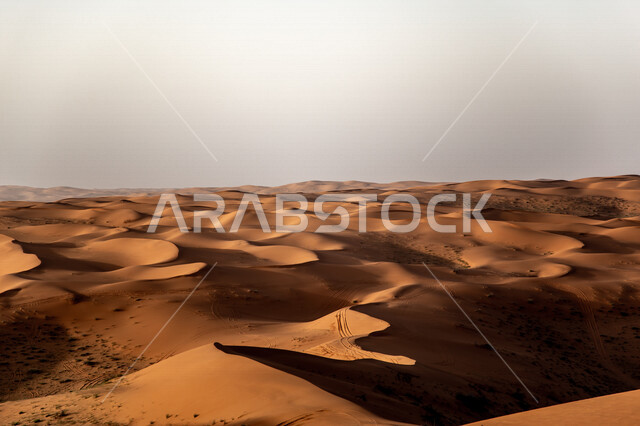 صورة جمالية للكثبان الرملية الصحراوية بالمملكة العربية السعودية، الرمال الذهبية في صحراء السعودية، صحاري السعودية، مناطق صحراوية، الطبيعة الصحراوية في السعودية ، السياحة في السعودية