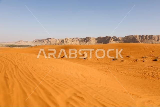 كثبان رملية حمراء جميلة جنوب الرياض في المملكة العربية السعودية