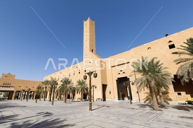 الرياض، المملكة العربية السعودية، 15 فبراير 2020: مسجد الإمام تركي بن عبد الله بالقرب من ساحة ديرة وسط مدينة الرياض، المملكة العربية السعودية