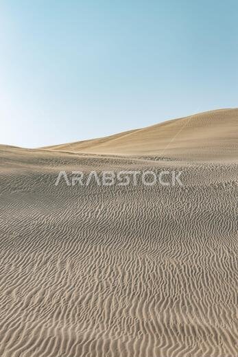تُعدّ الصحراء الواقعة جنوب قطر امتداداً للربع الخالي الذي يمتد عبر المملكة العربية السعودية والإمارات العربية المتحدة وصولاً إلى عُمان واليمن.
