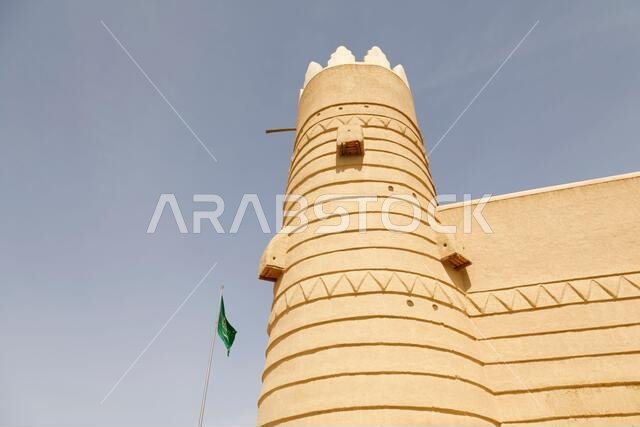برج الزاوية في حصن تاريخي بمدينة الرغبة في المملكة العربية السعودية. ويخضع الحصن حالياً لعملية ترميم واسعة النطاق.